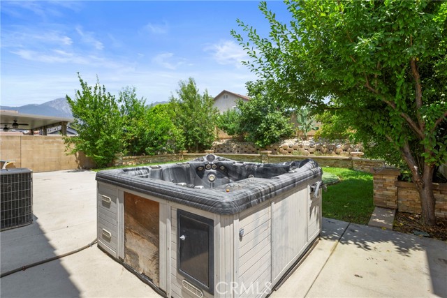 14998 Mustang Lane, Fontana CA: https://media.crmls.org/medias/a503b9e3-36d3-4641-a883-4141e16d13b1.jpg