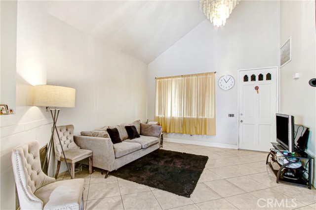 Detail Gallery Image 2 of 20 For 723 Anthirium, Perris,  CA 92571 - 5 Beds | 4 Baths