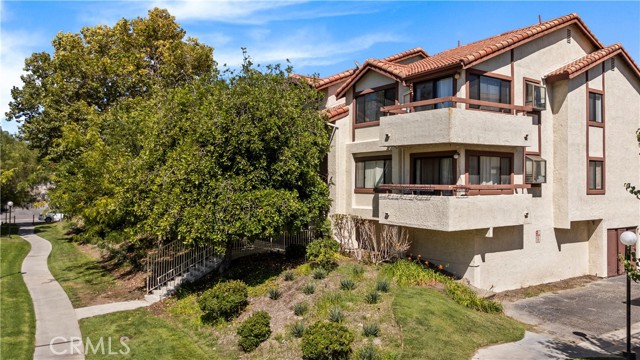 Detail Gallery Image 3 of 39 For 27979 Sarabande Ln #250,  Canyon Country,  CA 91387 - 2 Beds | 2 Baths