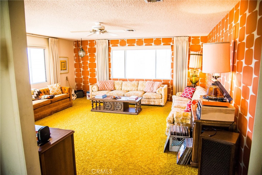 https://media.crmls.org/medias/a504e574-f080-450d-9194-b945e1d9c90f.jpg?preset=X-Large