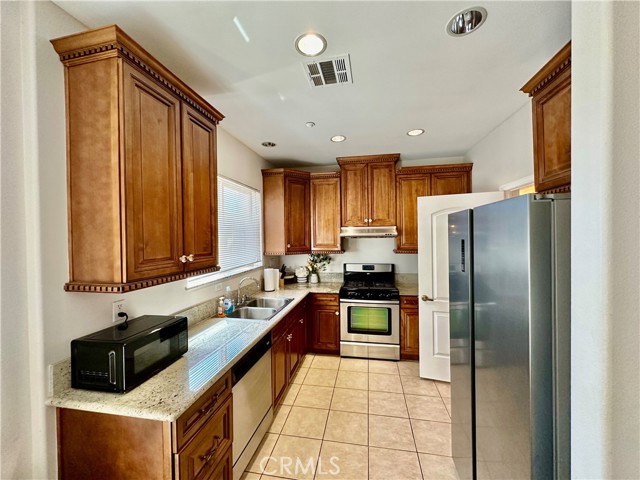 Detail Gallery Image 5 of 27 For 984 S Highland Ave, Fullerton,  CA 92832 - 2 Beds | 2/1 Baths