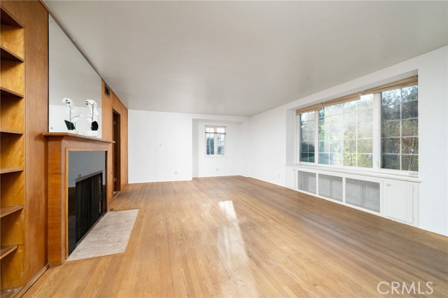 644 W 10th Street, Claremont CA: https://media.crmls.org/medias/a505df27-1831-4d94-8084-7365a51a83ce.jpg