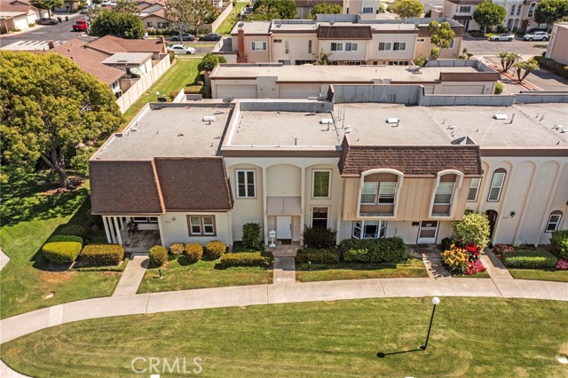 Detail Gallery Image 25 of 36 For 9745 Port Royal Cir, Huntington Beach,  CA 92646 - 2 Beds | 1/1 Baths