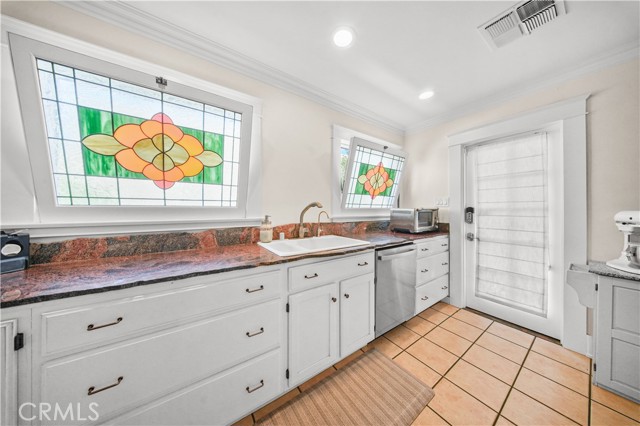 Detail Gallery Image 12 of 35 For 4049 E 15th, Long Beach,  CA 90804 - 3 Beds | 2 Baths