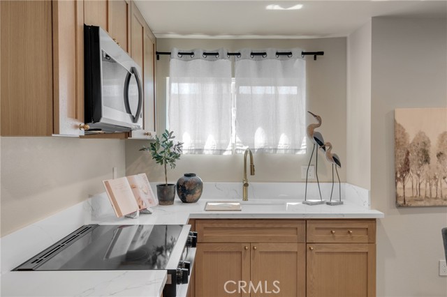 1123 E Ocean Blvd, Long Beach CA: https://media.crmls.org/medias/a5065702-cb1e-4b4d-b1aa-e82d246dfd2d.jpg