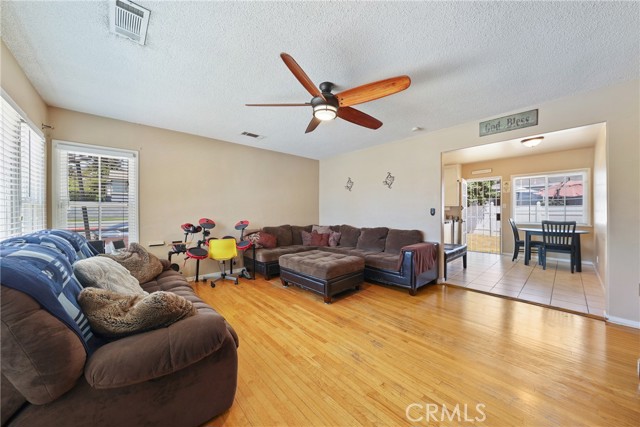 1992 Raymond Avenue, Signal Hill CA: https://media.crmls.org/medias/a506c1cc-1724-4591-9284-0a097c130a48.jpg