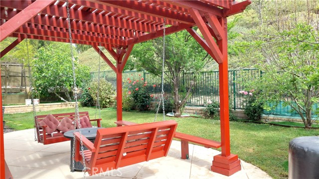 21107 Oakleaf Canyon Drive, Newhall CA: https://media.crmls.org/medias/a506edf6-df9e-479c-a33e-7a79814dfd65.jpg