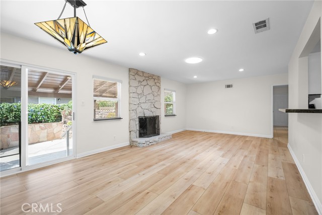 10411 Owensmouth Avenue, Chatsworth (los Angeles), CA 91311 Listing Photo  6