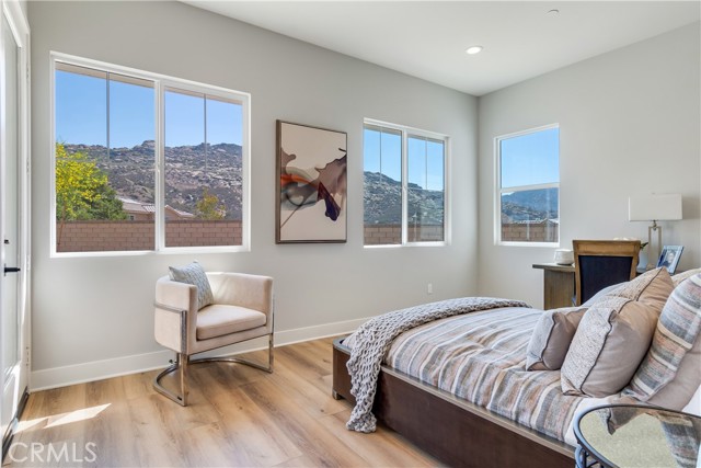 Detail Gallery Image 12 of 29 For 6533 Canyon Oaks Dr, Simi Valley,  CA 93063 - 4 Beds | 3/1 Baths