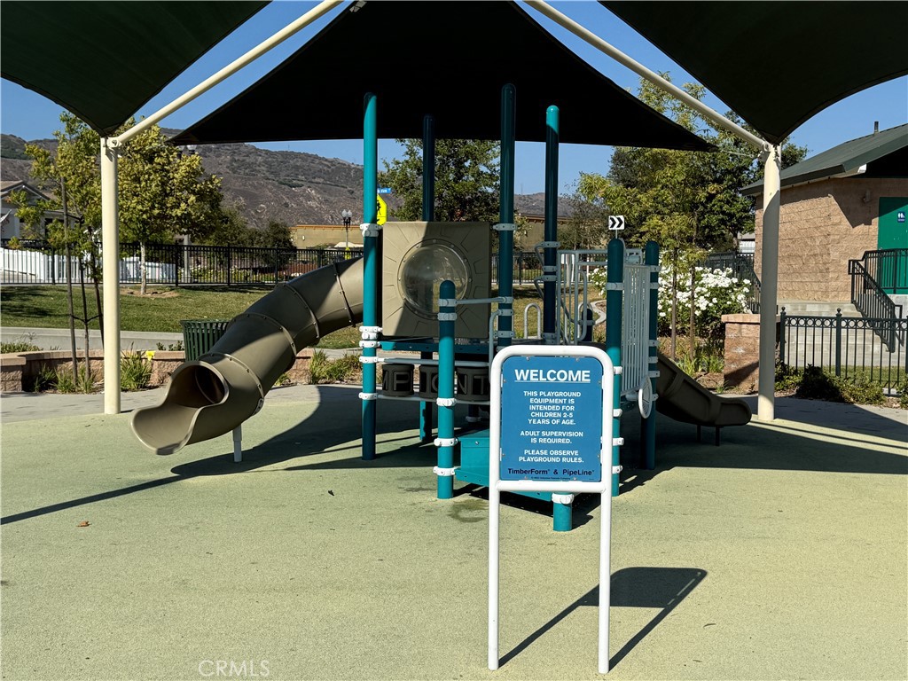 https://media.crmls.org/medias/a5083088-72a7-406a-b22b-fd2278bcdcc0.jpg?preset=X-Large