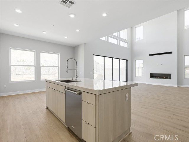 Detail Gallery Image 12 of 33 For 140 Creation, Irvine,  CA 92618 - 5 Beds | 5 Baths