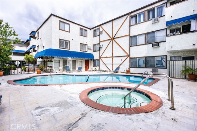 Detail Gallery Image 18 of 19 For 18530 Hatteras St #220,  Tarzana,  CA 91356 - 2 Beds | 2 Baths
