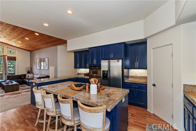 Detail Gallery Image 15 of 50 For 317 Oriole, Big Bear Lake,  CA 92315 - 3 Beds | 3 Baths