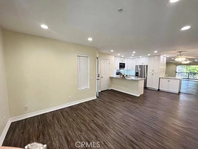 Detail Gallery Image 1 of 26 For 181 S Cross Creek Rd #E,  Orange,  CA 92869 - 1 Beds | 1 Baths