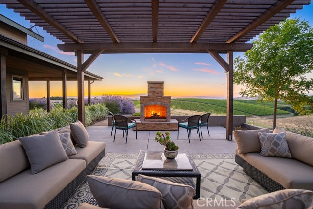 Detail Gallery Image 12 of 58 For 950 Indian Dune Rd, Paso Robles,  CA 93451 - 5 Beds | 4 Baths