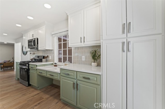 Detail Gallery Image 10 of 44 For 17008 Hartland St, Lake Balboa,  CA 91406 - 4 Beds | 2 Baths