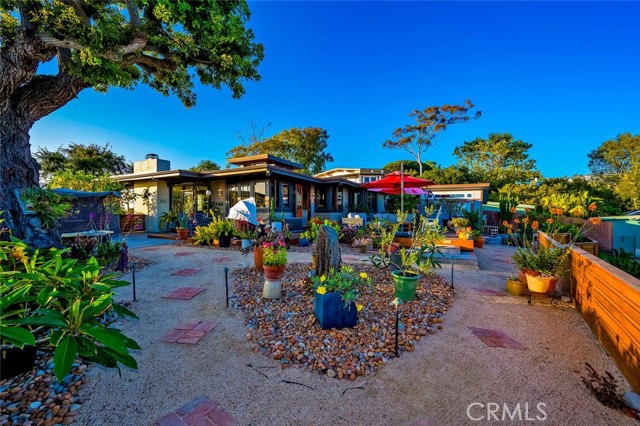 1687 Temple Hills Drive, Laguna Beach CA: https://media.crmls.org/medias/a50c4c80-8765-44e2-af11-af07de989060.jpg