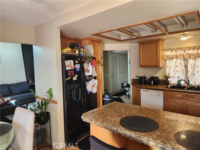 Detail Gallery Image 6 of 21 For 17139 Benicia Ct, Fontana,  CA 92336 - 3 Beds | 2/1 Baths