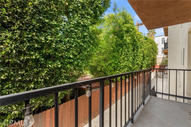 Detail Gallery Image 4 of 24 For 1045 N Kings Rd #107,  West Hollywood,  CA 90069 - 2 Beds | 2 Baths