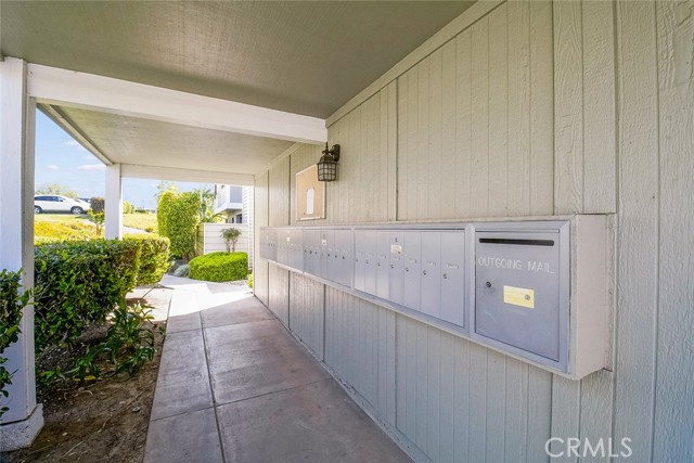 Detail Gallery Image 42 of 54 For 27123 Crossglade Ave #4,  Canyon Country,  CA 91351 - 2 Beds | 2 Baths