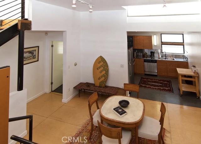 1113 Electric Avenue, Venice CA: https://media.crmls.org/medias/a50ee91e-ab3e-4627-9d75-67eeb90248db.jpg