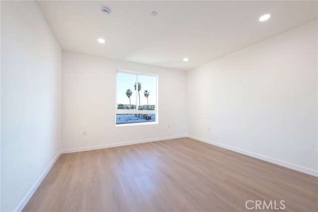 Detail Gallery Image 7 of 10 For 14606 Sylvan St #206,  Van Nuys,  CA 91411 - 2 Beds | 2 Baths