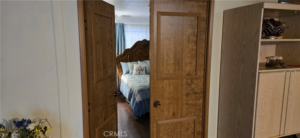 https://media.crmls.org/medias/a5117542-fd23-4bb7-99e2-1522ed971b0f.jpg?preset=X-Large