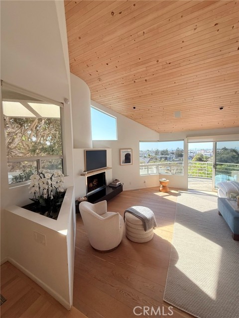 Detail Gallery Image 9 of 44 For 621 6th, Manhattan Beach,  CA 90266 - 3 Beds | 3/1 Baths