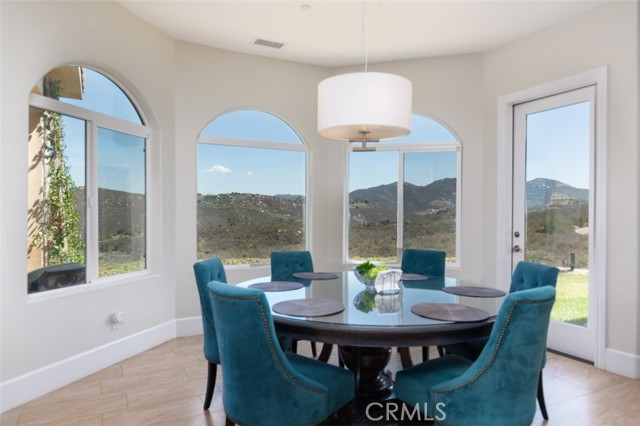 Detail Gallery Image 11 of 55 For 2260 Panoramic, Vista,  CA 92084 - 3 Beds | 5/1 Baths