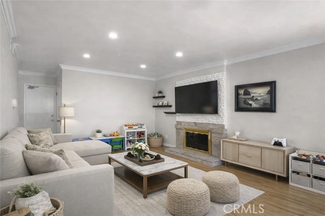 Detail Gallery Image 4 of 13 For 13551 Carolyn, Cerritos,  CA 90703 - 4 Beds | 3 Baths