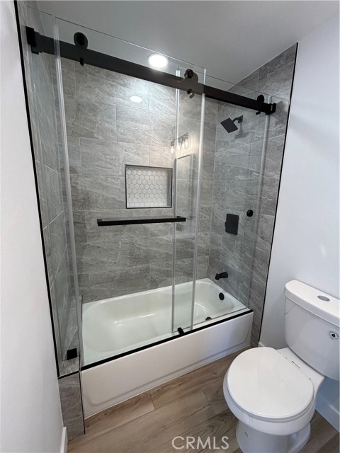 2033 W Burnett Street, Long Beach CA: https://media.crmls.org/medias/a51332ac-80c2-49eb-bfe5-a183c26a846f.jpg