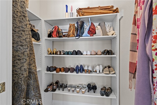 22255 1/4 Erwin Street, Woodland Hills CA: https://media.crmls.org/medias/a5133dfe-8ed1-4560-82aa-40206e6cca40.jpg