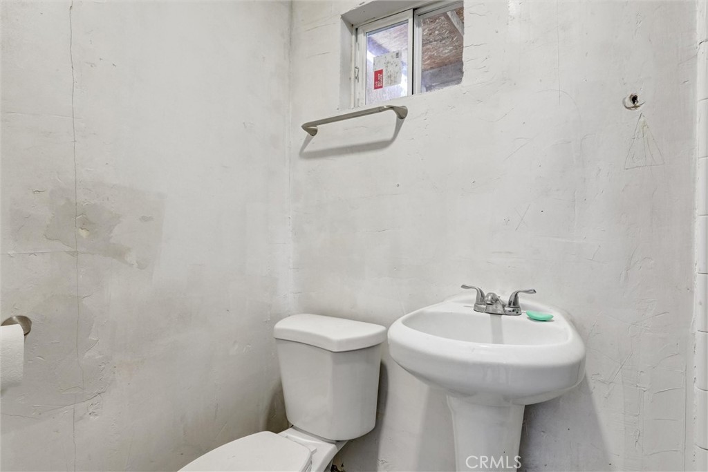 https://media.crmls.org/medias/a5138590-3a6f-47ca-9ea3-7d0346a43eab.jpg?preset=X-Large