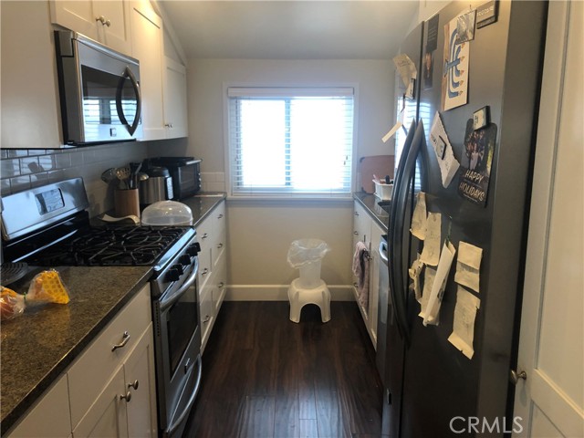 Detail Gallery Image 10 of 17 For 406 .5 Heliotrope Ave #B,  Corona Del Mar,  CA 92625 - 2 Beds | 2 Baths