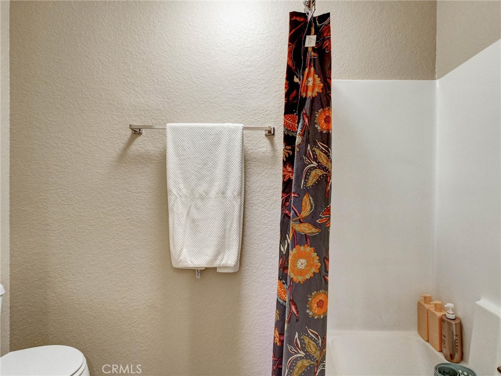 https://media.crmls.org/medias/a51449ed-b69e-482d-a911-6d3bcdfdc248.jpg?preset=X-Large