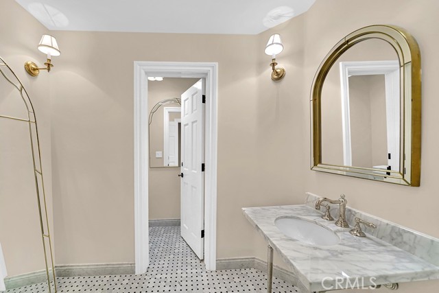 Detail Gallery Image 18 of 71 For 1962 Lower Lake Dr, North Tustin,  CA 92705 - 6 Beds | 7/1 Baths