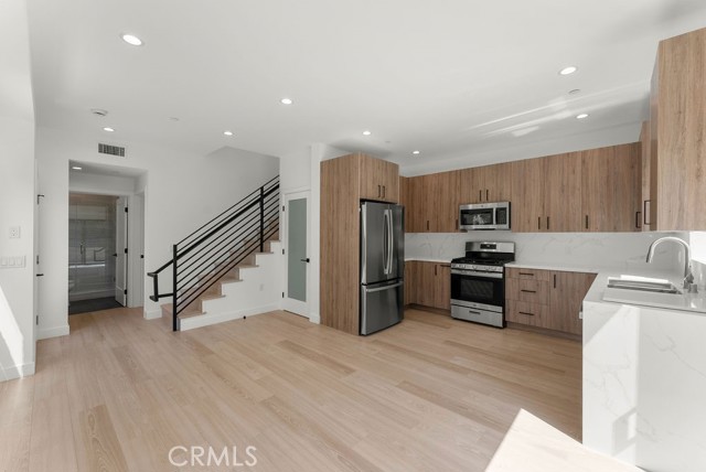 2155 Glenada Avenue, Montrose CA: https://media.crmls.org/medias/a5156851-1f45-482d-8781-59d6c87cdf1a.jpg