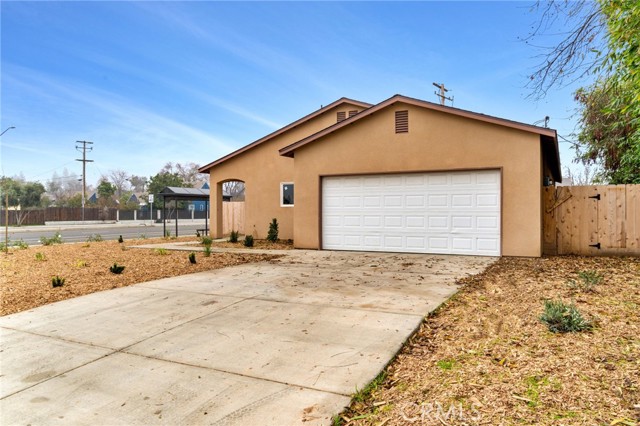 Detail Gallery Image 3 of 23 For 5194 E Belmont Ave, Fresno,  CA 93727 - 4 Beds | 2 Baths