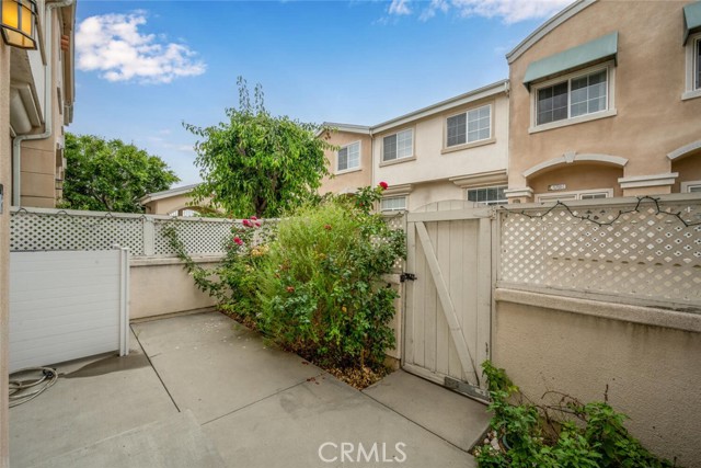 5740 S Glennie Lane, Los Angeles CA: https://media.crmls.org/medias/a515b011-a4e2-46bd-8fb7-c579a568bb8b.jpg
