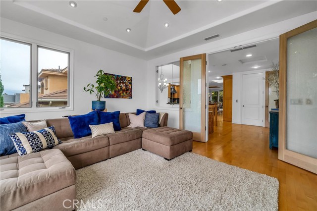 705 Juanita Avenue, Redondo Beach, California 90277, 5 Bedrooms Bedrooms, ,2 BathroomsBathrooms,Residential,Sold,Juanita,SB22157275