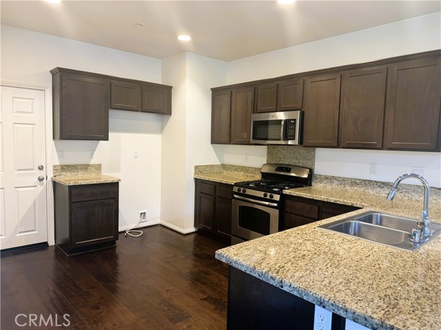 Detail Gallery Image 5 of 21 For 2643 E Foothill Bld #301,  Glendora,  CA 91740 - 3 Beds | 2/1 Baths