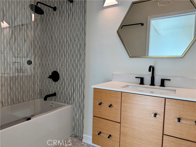 Detail Gallery Image 9 of 14 For 923 La Mirada, Laguna Beach,  CA 92651 - 3 Beds | 2 Baths