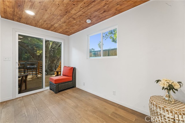 Detail Gallery Image 15 of 21 For 10799 Sherman Grove Ave #84,  Sunland,  CA 91040 - 1 Beds | 1 Baths