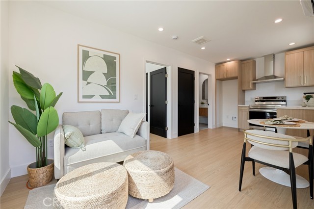 8840 Valjean Avenue, North Hills CA: https://media.crmls.org/medias/a518d4ce-0140-427f-8f02-e663668d7fe6.jpg