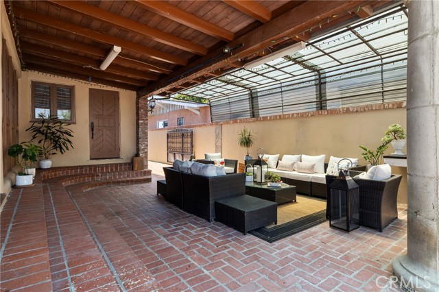 1729 W 51st Place, Los Angeles CA: https://media.crmls.org/medias/a5192824-f11d-47b8-ba71-75b018305c30.jpg