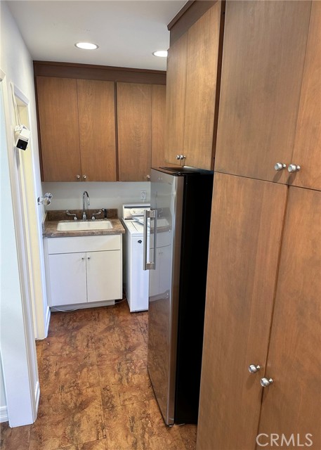 Detail Gallery Image 36 of 45 For 10781 Lindbrook Dr, Los Angeles,  CA 90024 - 4 Beds | 3/1 Baths