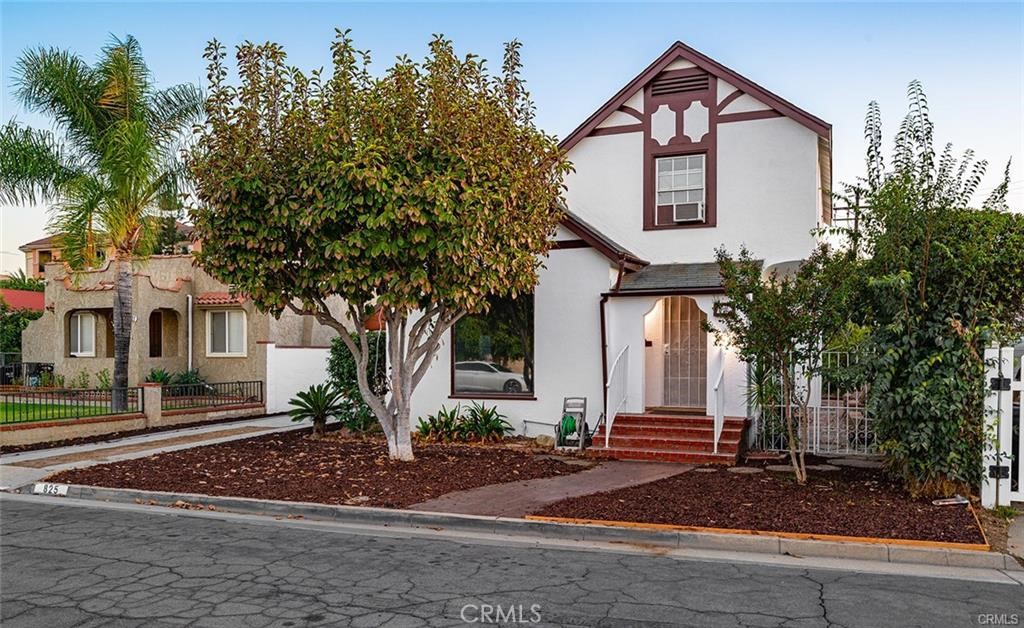 825 Palm Place