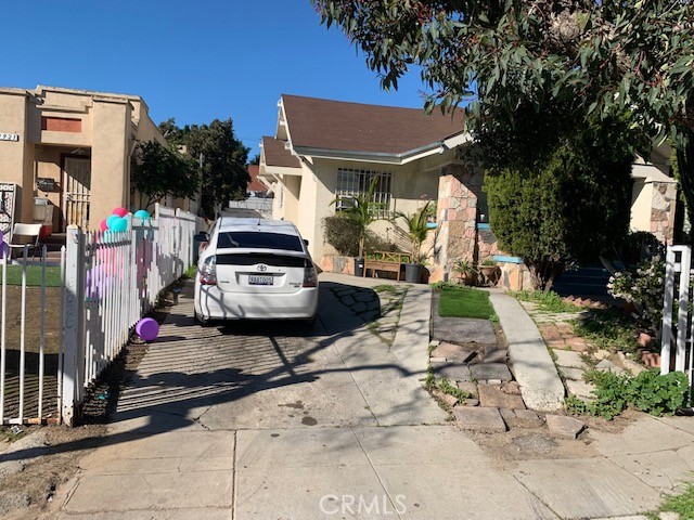 2915 Raymond Avenue, Los Angeles, CA 90007