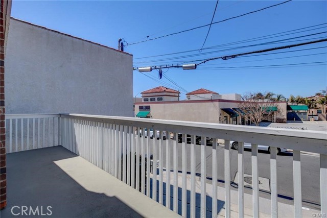 Detail Gallery Image 7 of 27 For 814 3rd St, Hermosa Beach,  CA 90254 - 3 Beds | 2 Baths