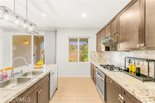 7169 Logsdon Drive, Eastvale CA: https://media.crmls.org/medias/a51c36ce-22d3-45b8-b3c1-2af904338cfe.jpg